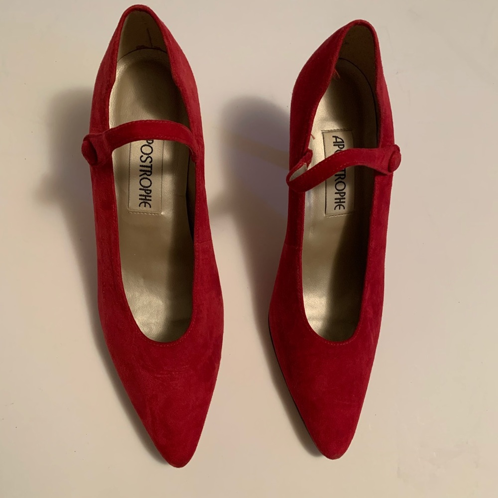 Apostrophe vintage red suede heels